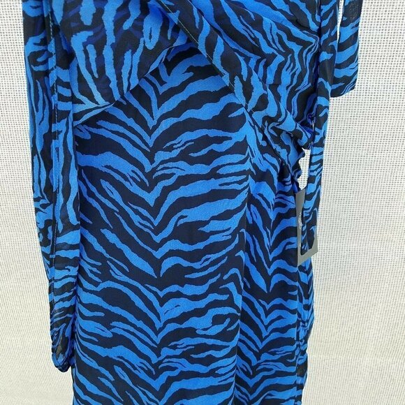 Vince Camuto Metro Blue Stripe Short Sleeve Blouse Women's. Size Medium. NWT - Picture 7 of 12